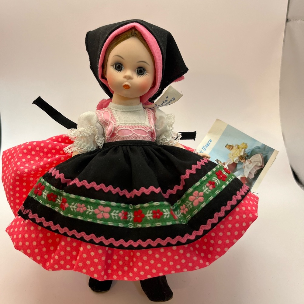 5005 -RTT Vintage Madame Alexander 8" International Doll Yugoslavia 589 Box